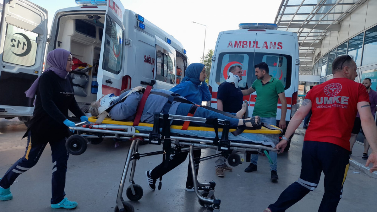 Samsun’da 2 otomobil çarpıştı: 5 yaralı