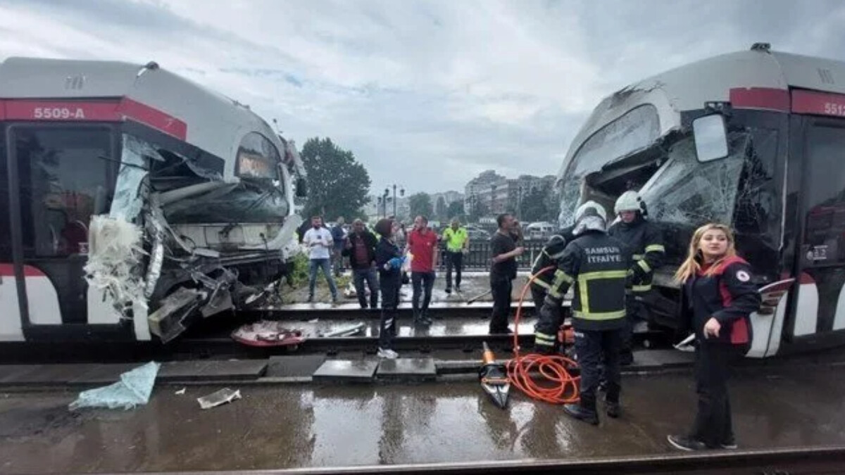 Samsun’da iki tramvay kafa kafaya çarpıştı: Yaralılar var