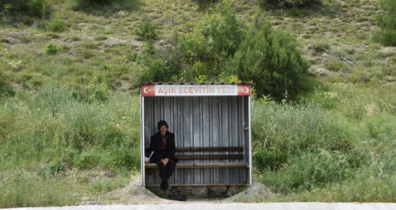 Sinop’ta 24 yıldır sevdiği kadını aynı yerde bekliyor