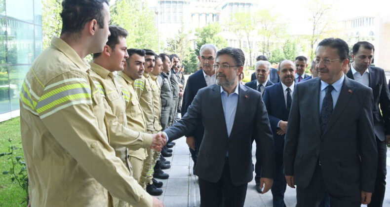 Tarım ve Orman Bakanı İbrahim Yumaklı’dan yangınla mücadele mesajı: 7/24 yeşil vatan nöbetimiz devam ediyor