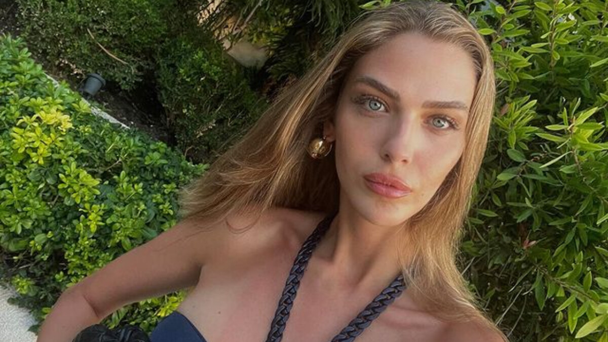 Tatlıses gelini Yasemin Şefkatli’den havuz önü pozları! “Tablo gibi…”