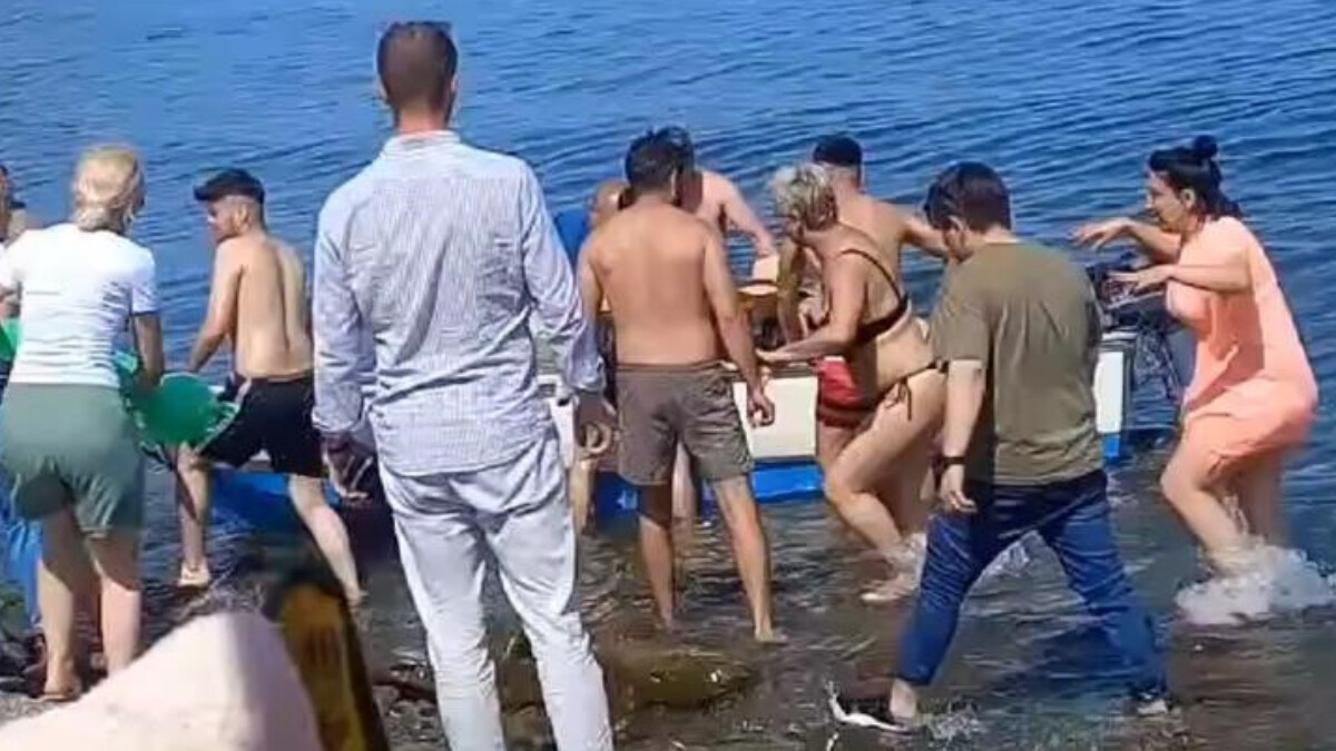 Tekirdağ’da yamaç paraşütü yaparken denize çakılan kişi can verdi