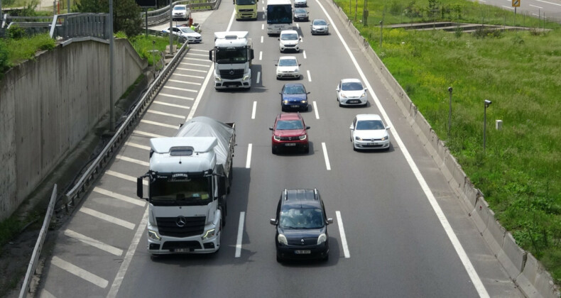 TEM Otoyolu’nda bayram trafiği başladı: Ekipler görev başında