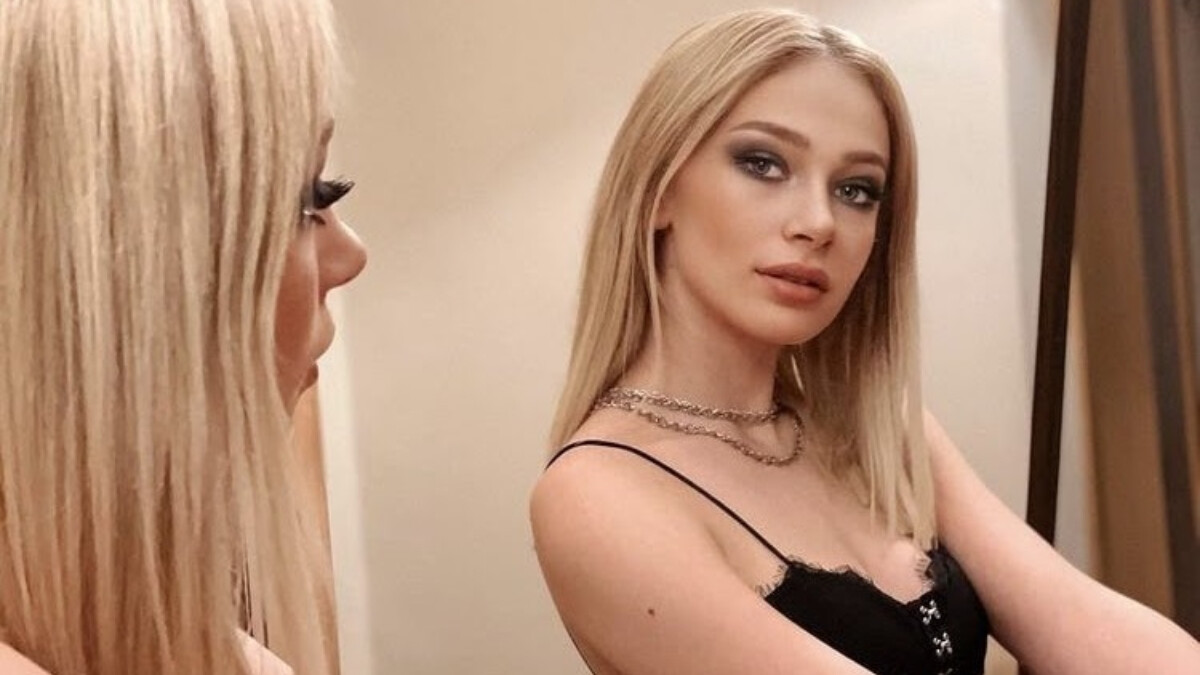 Tiktok fenomeni Yaren Alaca fileden crop giydi, beğeni butonu çöktü! “Yerli Lana Del Rey”