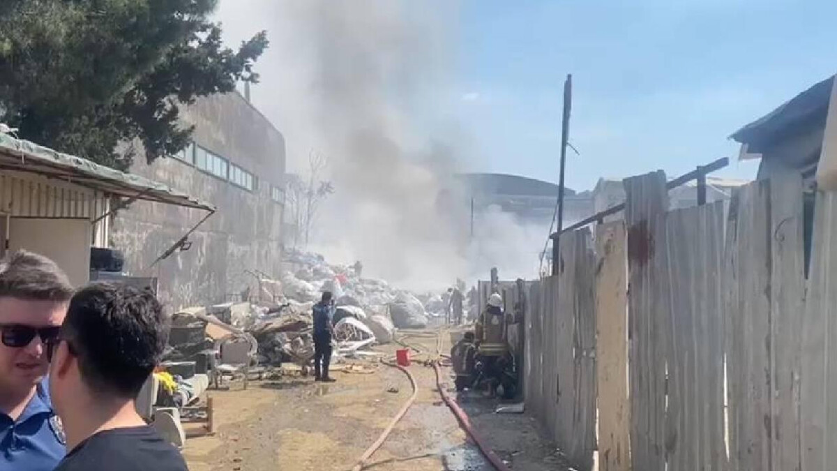 Tuzla’daki geri dönüşüm tesisinde yangın! Marmaray seferleri durduruldu…