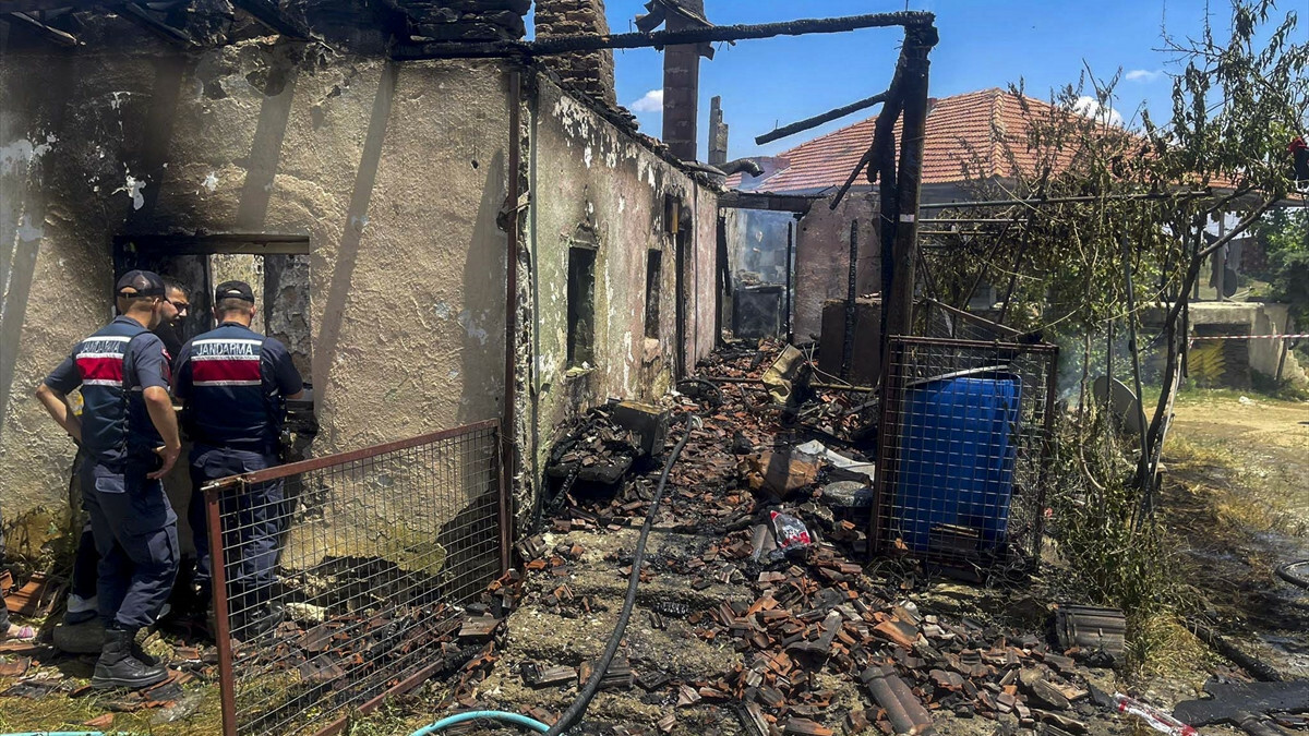 Uşak’ta bir evde çıkan yangında 89 yaşındaki kişi öldü