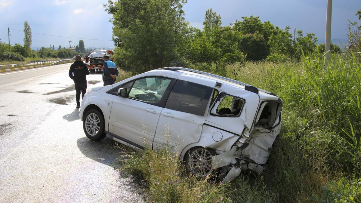 Uşak’ta yaşanan kazada 5 kişi yaralandı