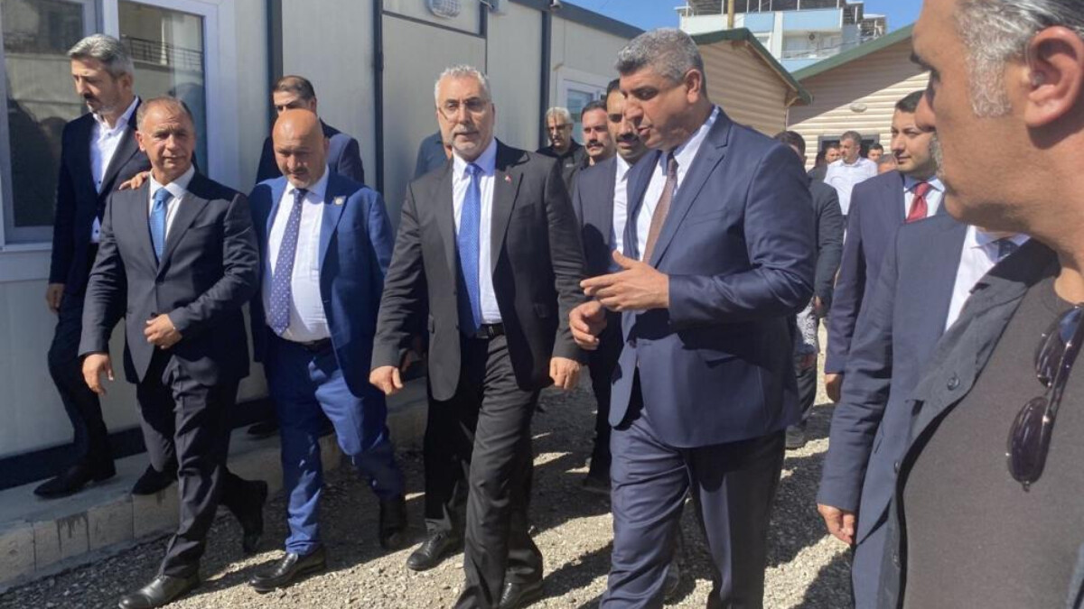 Vedat Işıkhan, deprem bölgesinde incelemelerde bulundu