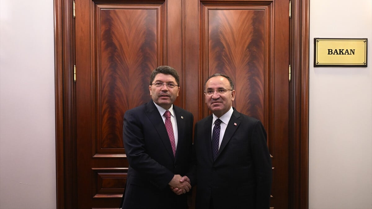 Yılmaz Tunç Adalet Bakanlığı görevini teslim aldı