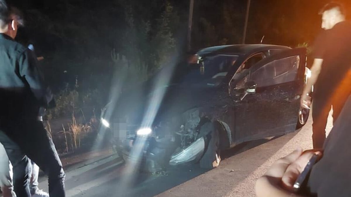 Zonguldak’ta tırla çarpışan otomobil su kanalına savruldu