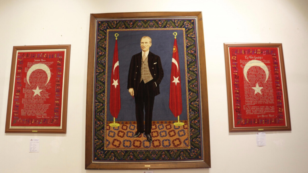 1,1 milyon düğümlü 3 boyutlu Atatürk halısı