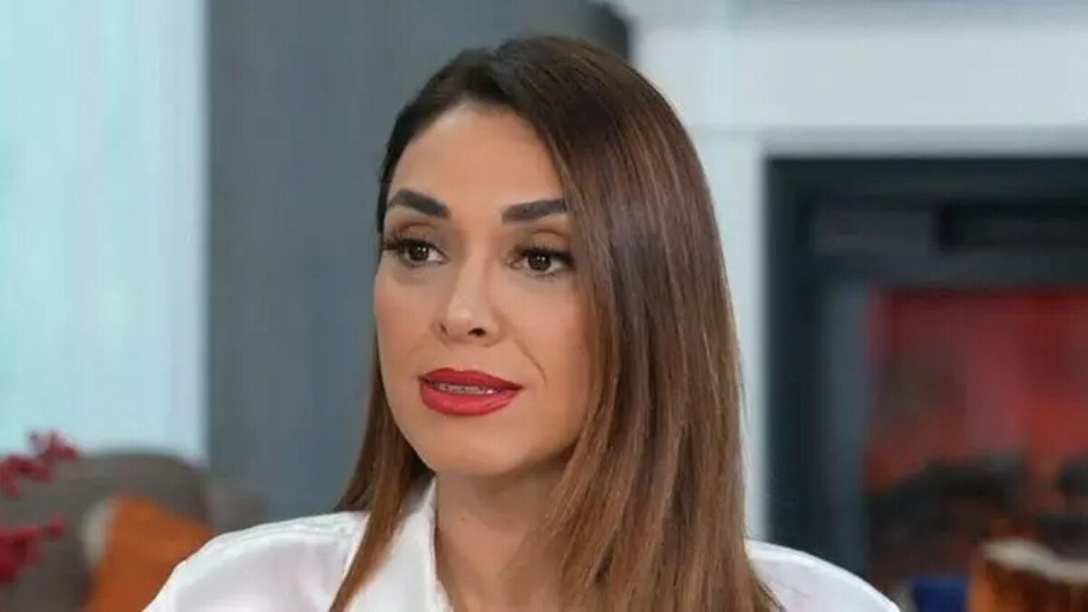 46’lık Zuhal Topal minileri giydi, fiziğiyle düşman çatlattı! “Türkiye’nin Kleopatra’sı”