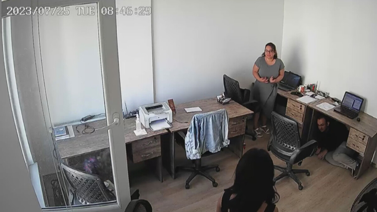 Adana sallandı! Arkadaşları kaçarken 5.5 büyüklüğünde depremi hissetmedi