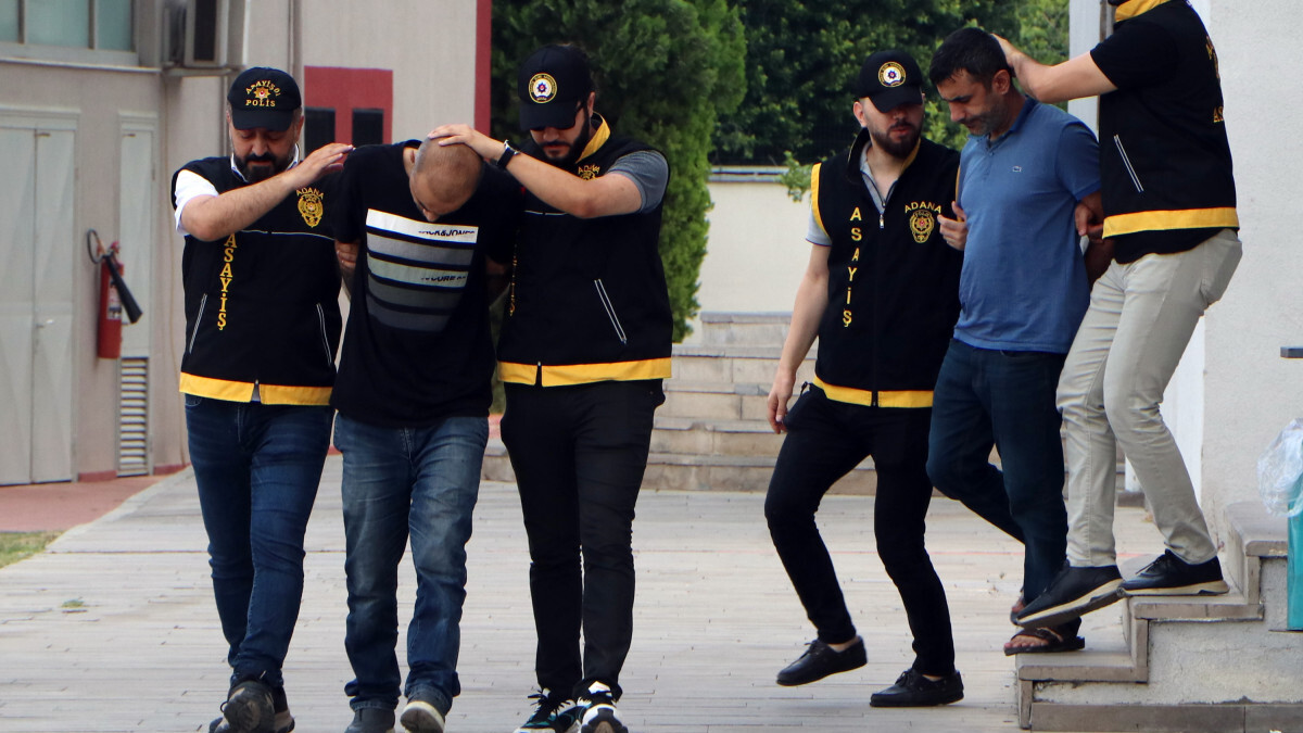 Adana’da baba ile oğlunu dövdükten sonra paralarını gasbeden kardeşler yakalandı