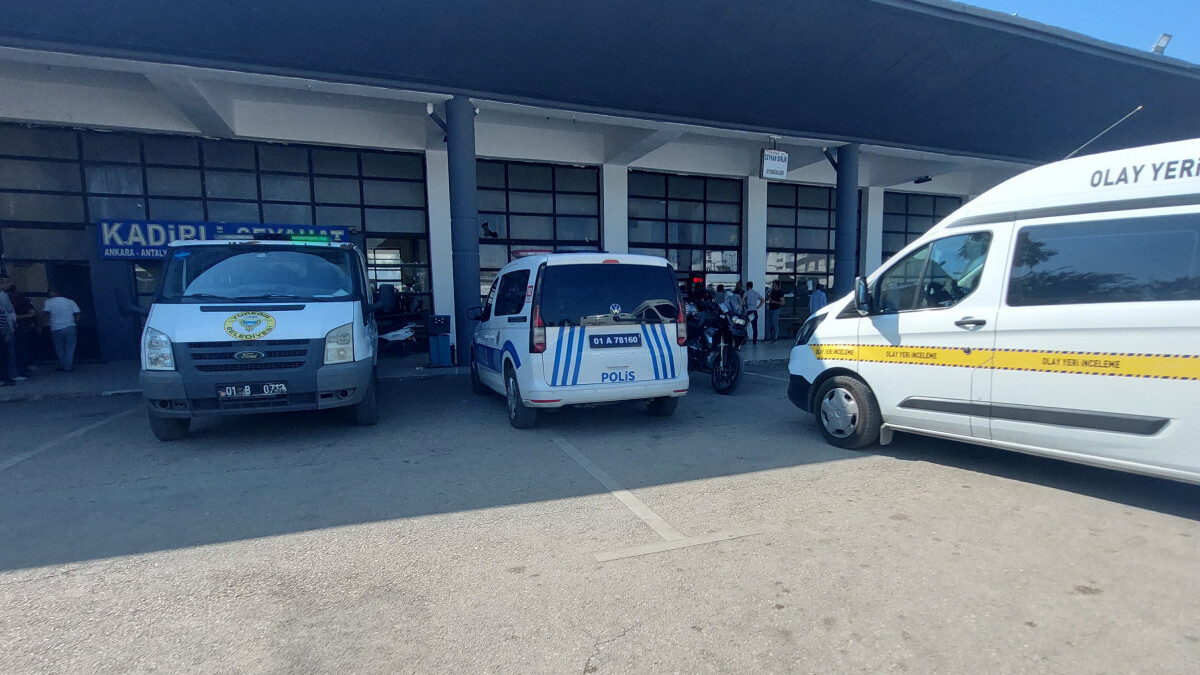 Adana’da bir kişi kahvede okey oynadığı sırada öldürüldü