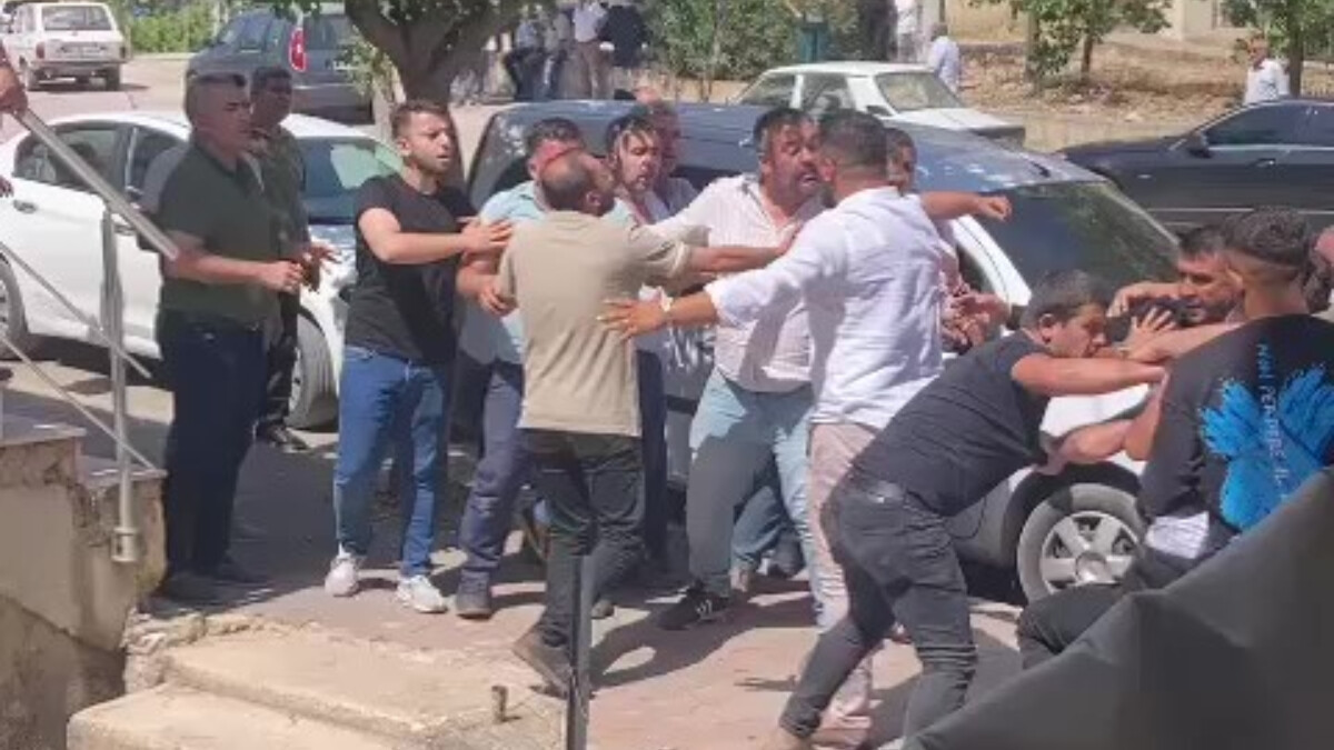 Adana’da CHP delege seçimlerinde kavga: Polis ayırdı