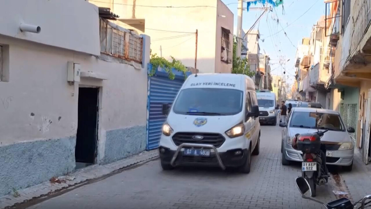 Adana’da evinin önünde otururken silahlı saldırıya uğrayan bir kişi öldü