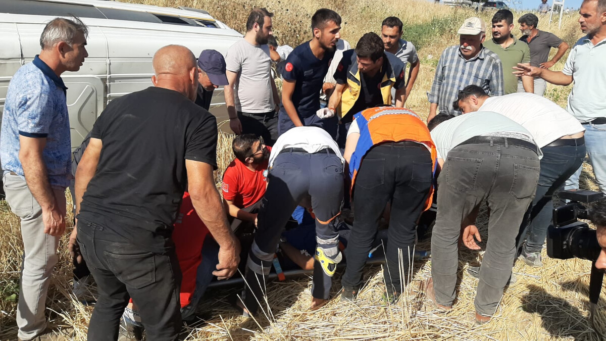 Adıyaman’da işçi taşıyan minibüs kaza yaptı: 5 kişi yaralandı