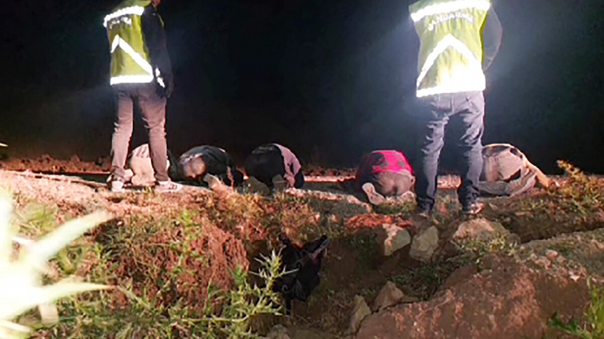 Ağrı’da uyuşturucuyla yakalanan düzensiz göçmenler tutuklandı