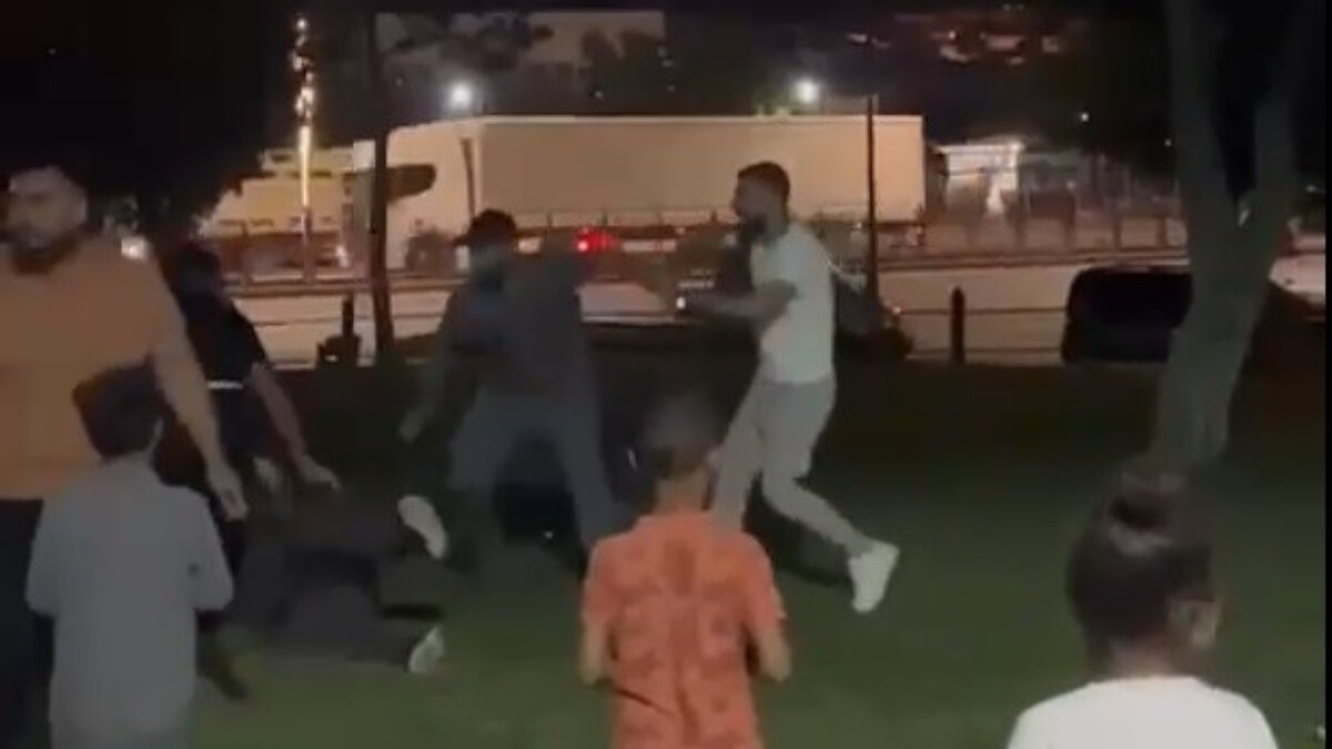 Ankara’da iki grubun tekmeli kavgası kamerada