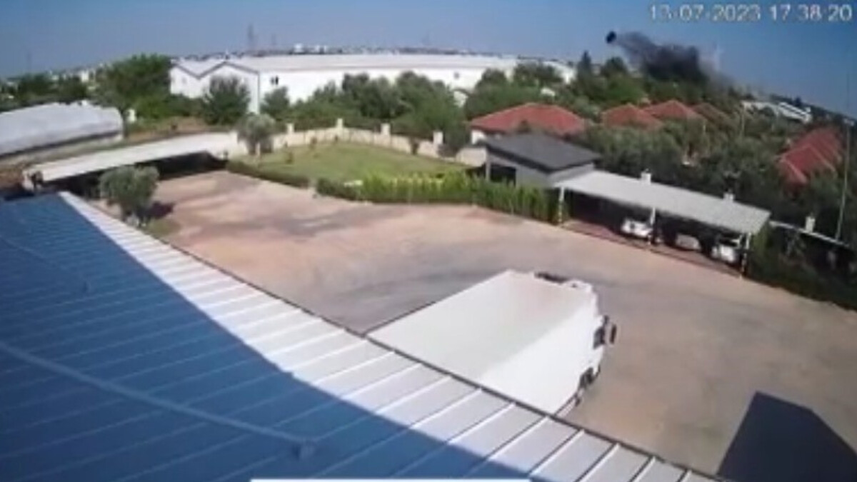 Antalya’da fabrikada patlayan fırın kazanı 300 metre uzaklıktaki seraya düştü