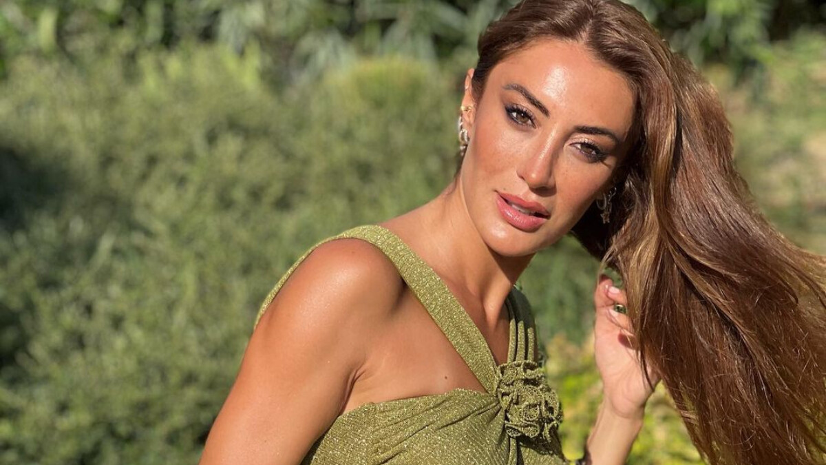 Arka Sokaklar’ın Bahar’ı Merve Oflaz ayna karşısında fizik sergiledi! “Hey Maşallah”