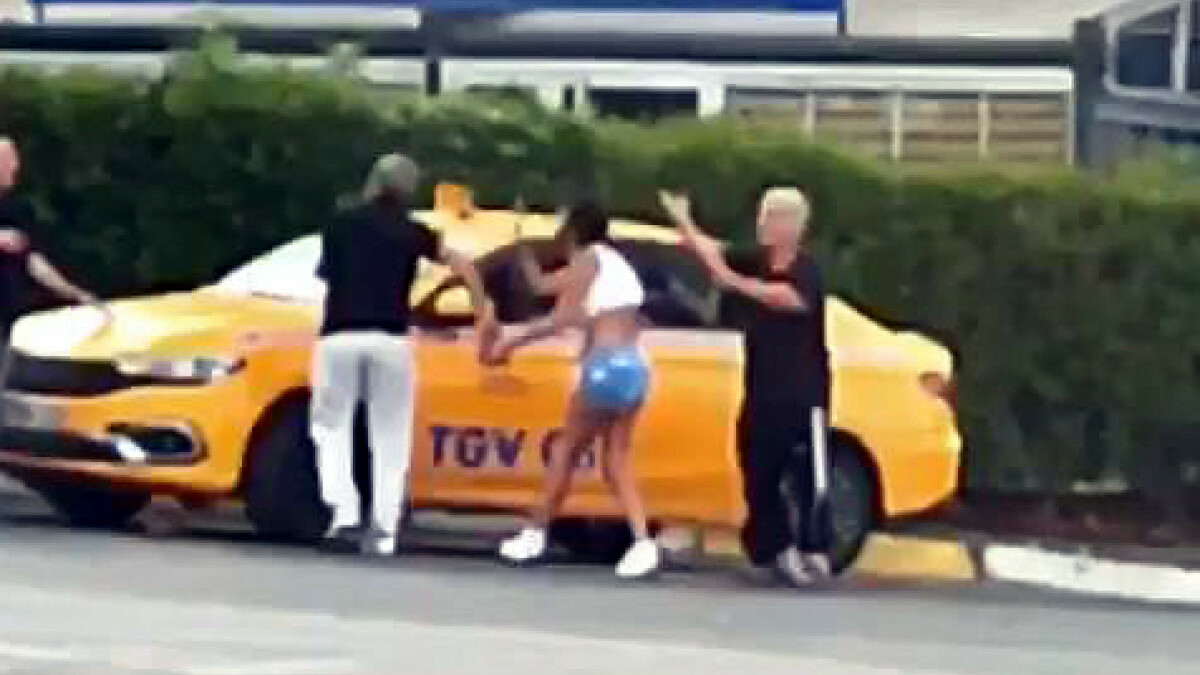 Avcılar’da parası olmadığı için kavga etti: Taksiciye tokat attı