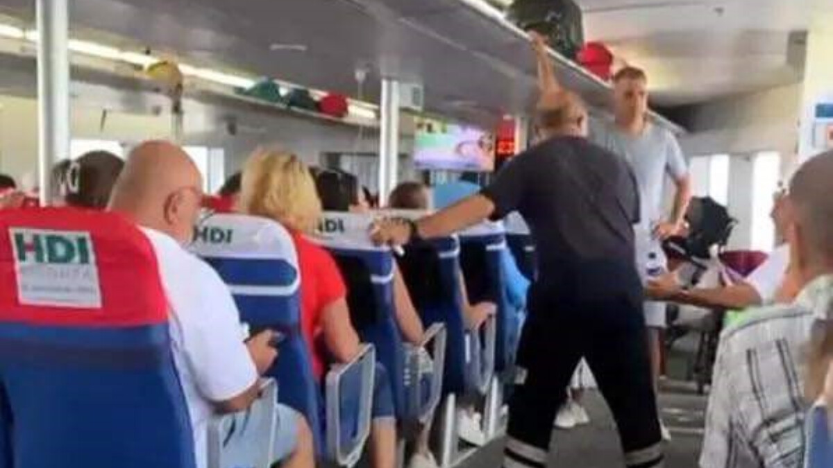 Avşa Adası’ndan kalkan feribot Marmara Denizi’nde fırtınaya yakalandı