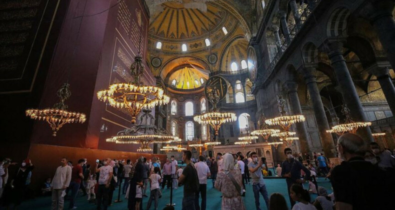 Ayasofya 3 yılda yaklaşık 21 milyon ziyaretçiyi ağırladı