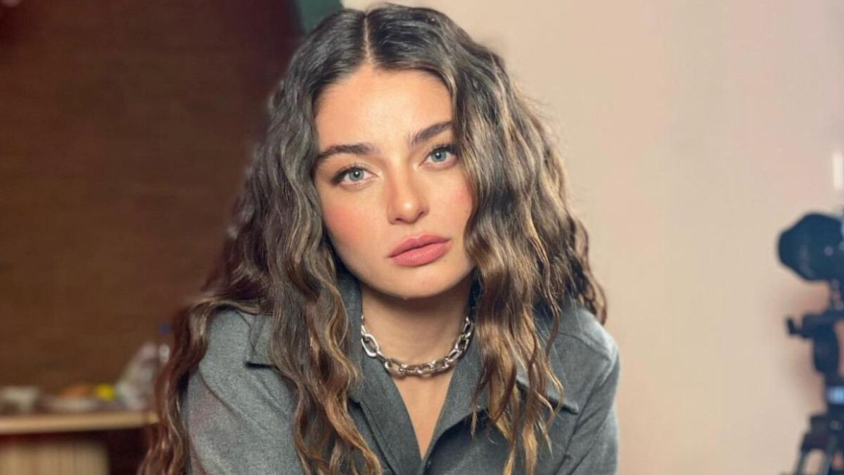 Ayşe Ayçin Turan cesur bikinisiyle kayalıklara uzandı, takipçilerinden yorum yağdı! “Maşallah”