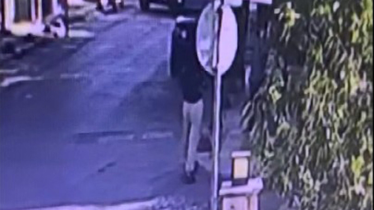 Bakırköy’de 1 kilogram altın ve parayı poşete koyup dolandırıcılara teslim etti