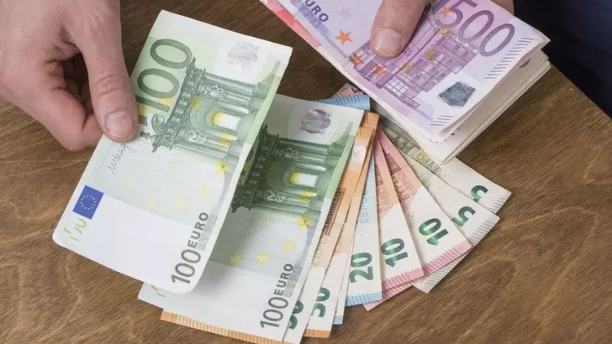 Belçika’da ikinci el mağazasındaki çantadan 23 bin Euro çıktı