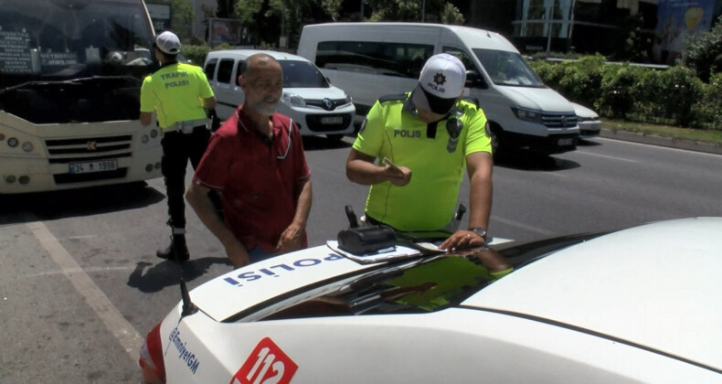 Beşiktaş’ta minibüse yolcu gibi binen polis, cezayı kesti