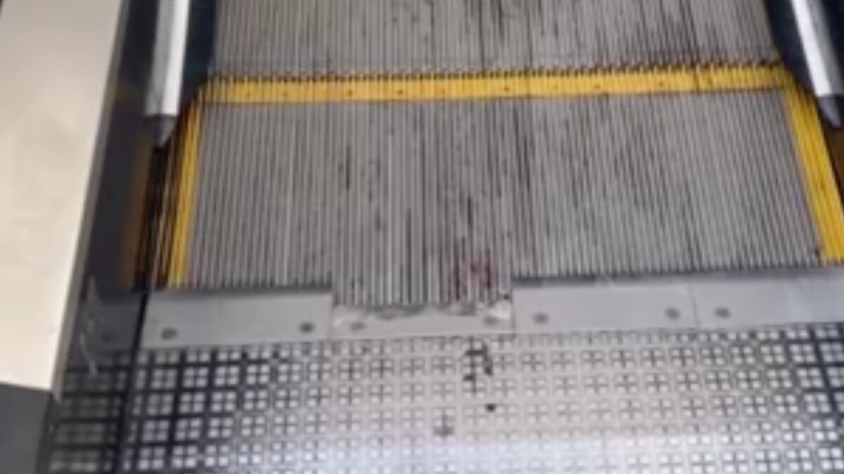 Beylikdüzü’ndeki kız çocuğunun eli yürüyen merdivene sıkıştı