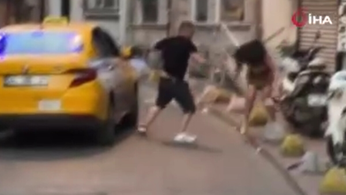 Bu kez darp olayıyla gündemdeler! Taksi şoförü, fazla para istediği turist yolcuyu darbetti