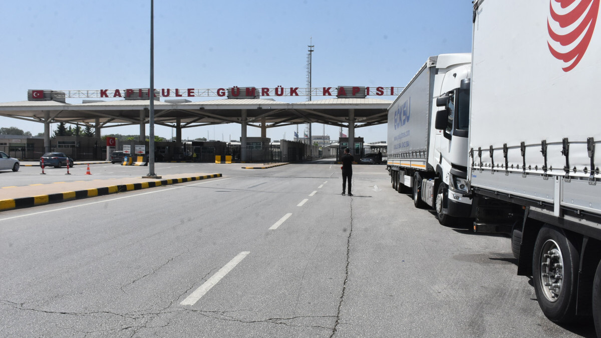 Bulgaristan sınırında tırın dorsesinden 2 göçmen cesedi çıktı