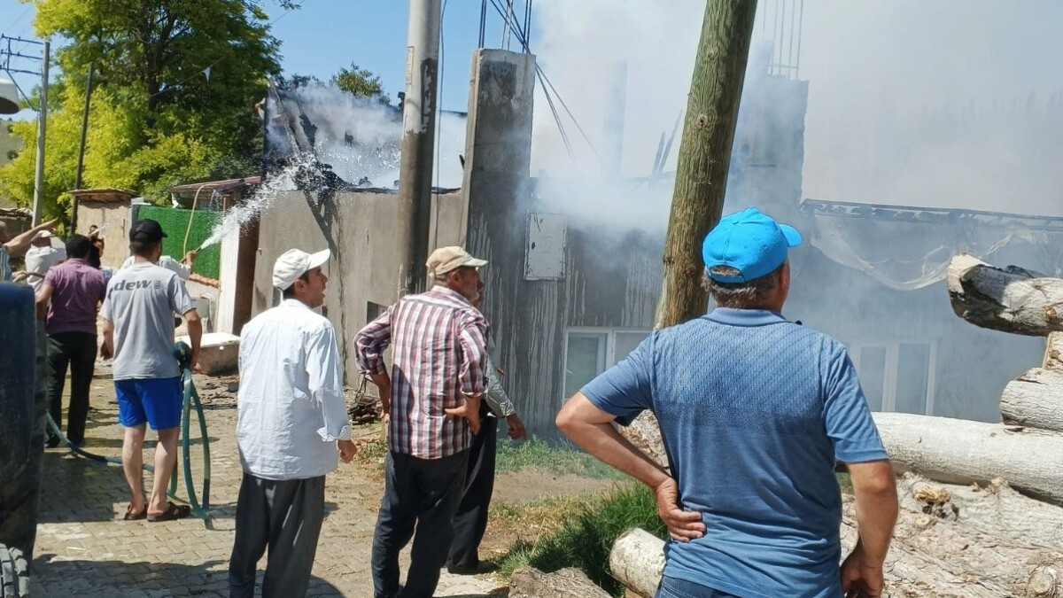 Bursa’da yangına namazda yakalanan çifti komşuları kurtardı