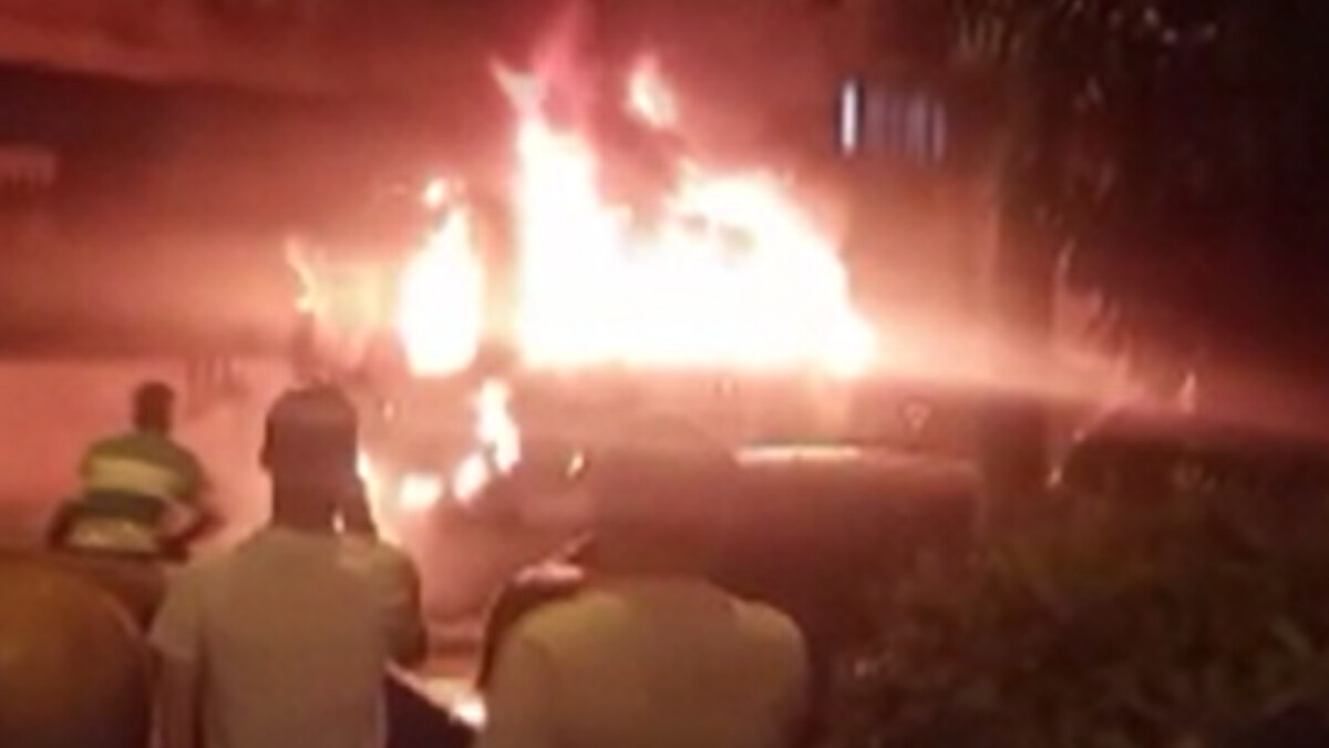 Büyükçekmece Belediyesi’nin festivalde kullandığı işaret fişeği eve ve otomobile sıçradı