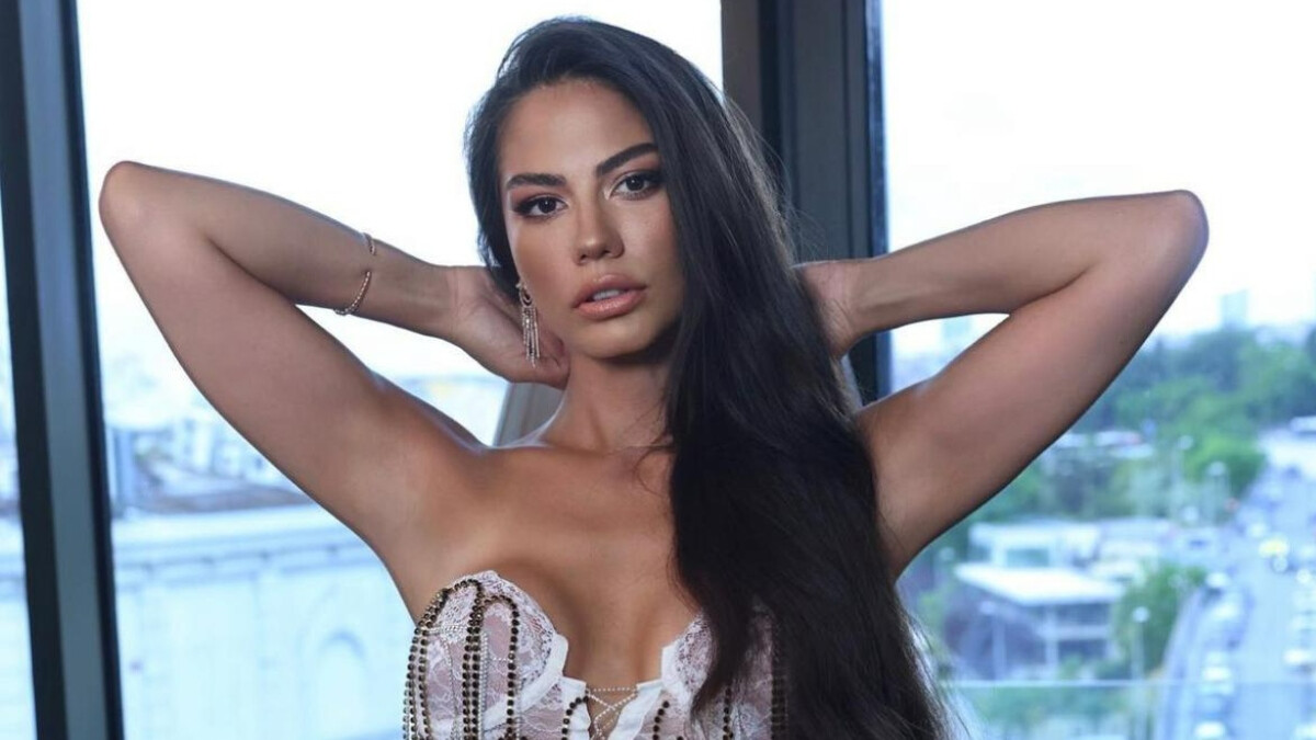 Demet Özdemir bikinili pozlarını sıraladı, beğeni butonu çöktü! “Deniz kızı”
