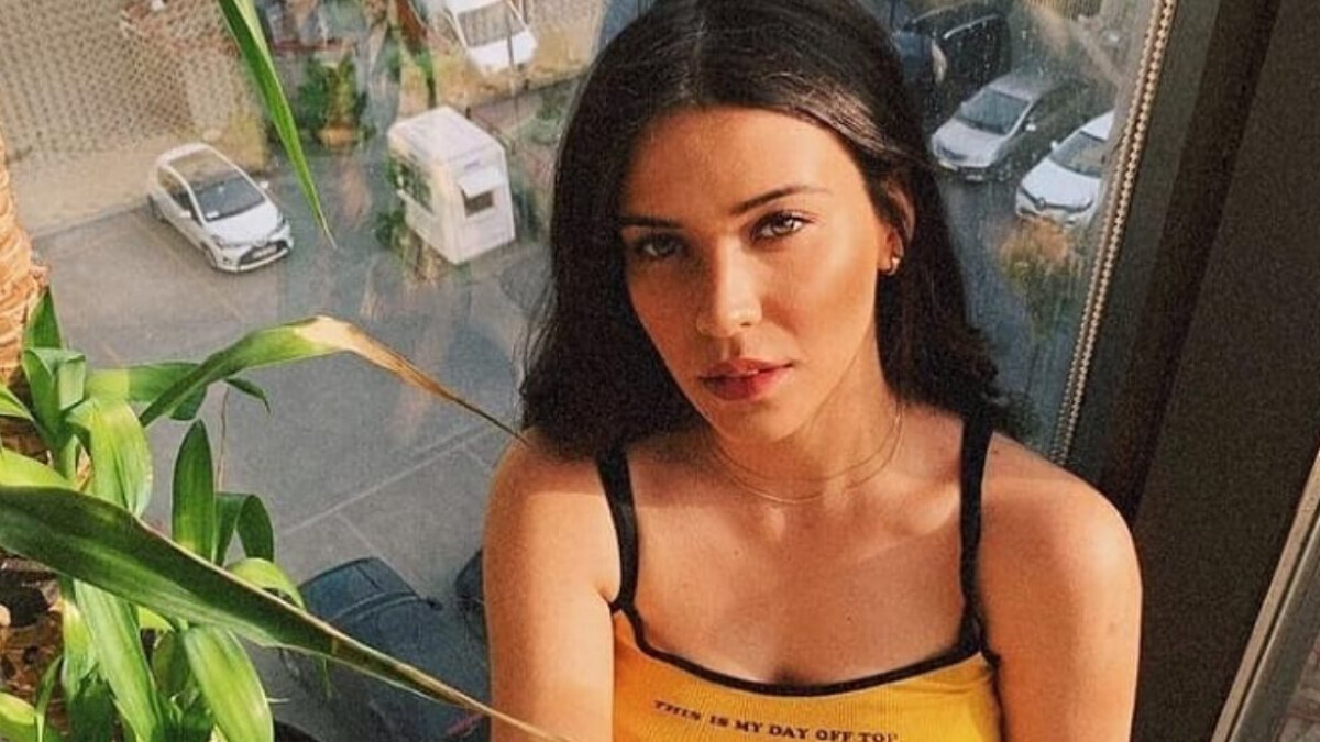 Devrim Özkan’ın dekolteli pozlarına yorum yağdı! “Bu güzellik halis mi?”