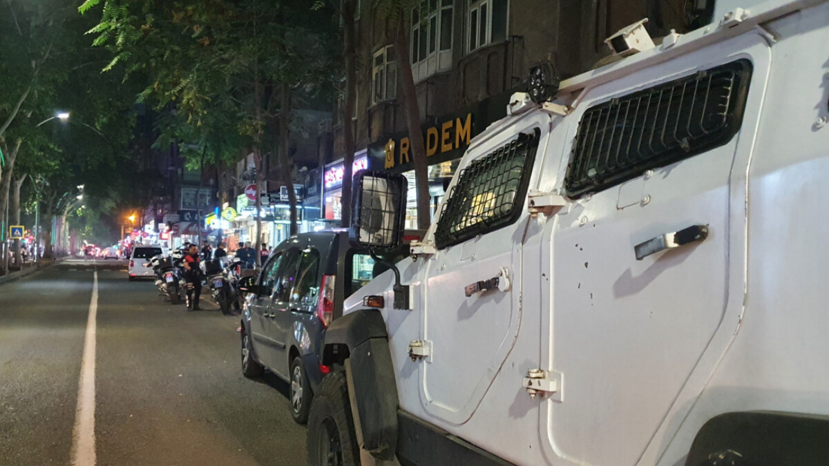 Diyarbakır’da çıkan alacak verecek kavgasında silahla ateş edildi