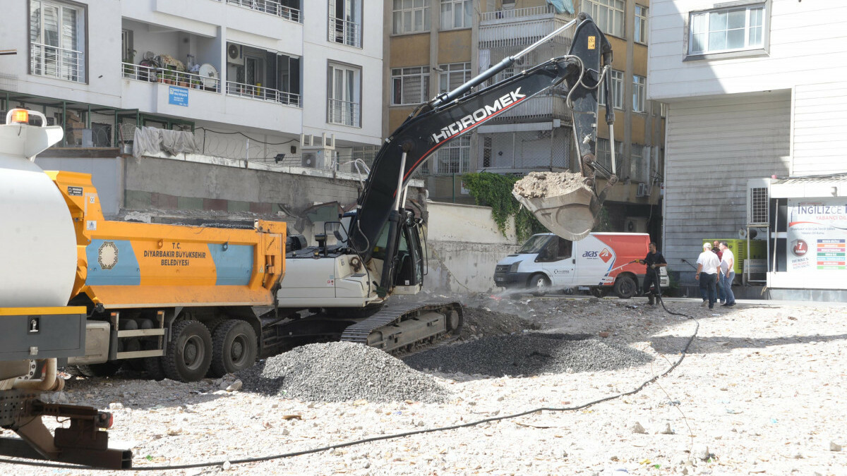 Diyarbakır’da yıkılan binalar için yeni bilirkişi raporu hazırlanacak
