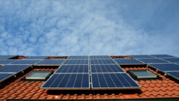 Dünyada 36 milyon evin enerjisi, çatı panellerinden sağlanıyor