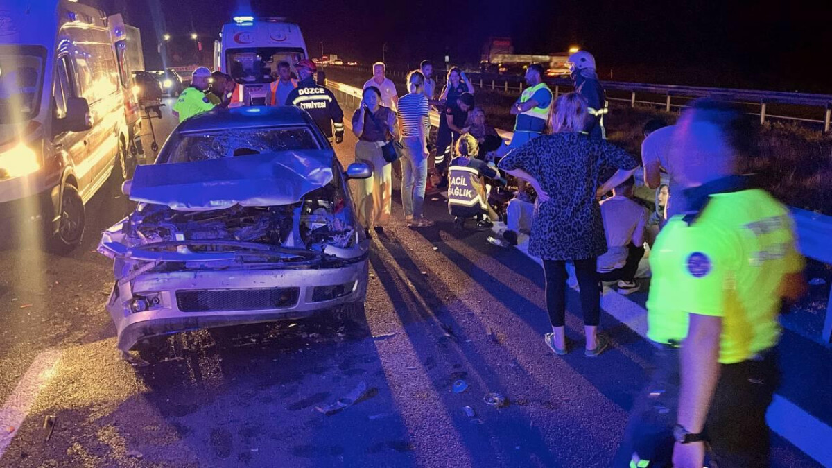 Düzce’deki zincirleme kazada 5’i çocuk 14 kişi yaralandı