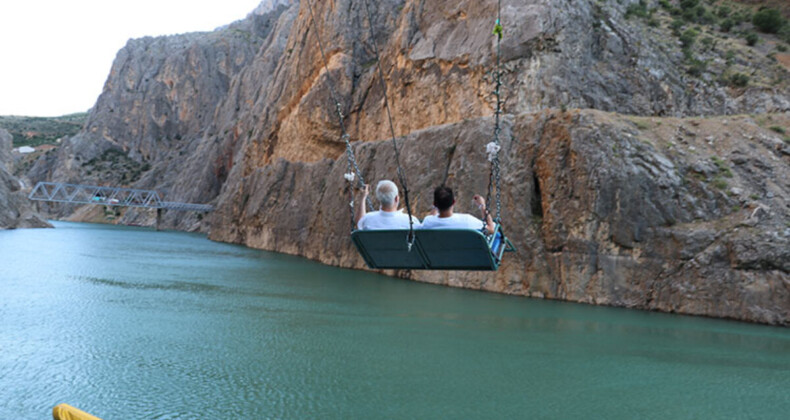 Erzincan’da adrenalin tutkunlarının vazgeçilmez rotası: Karanlık Kanyon