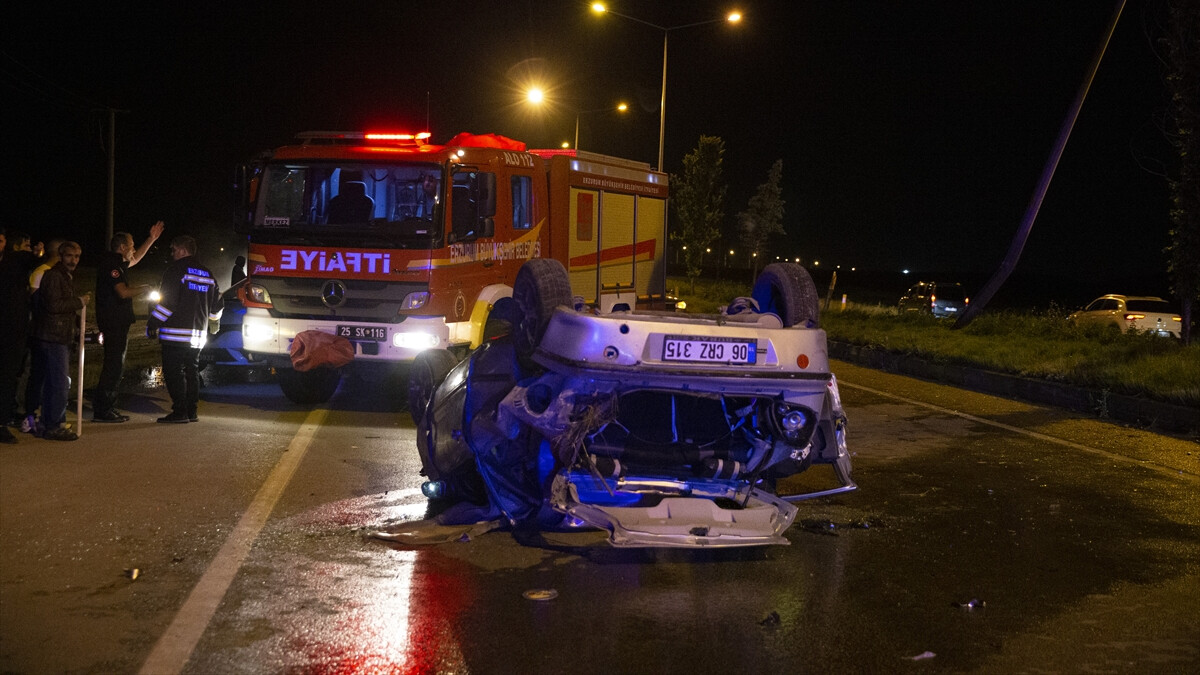 Erzurum’da takla atan otomobildeki 2 kişi hastaneye kaldırıldı