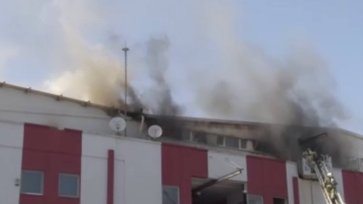 Esenyurt’taki askı fabrikasında korkutan yangın