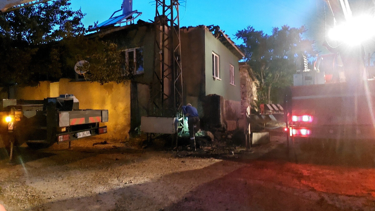 Eskişehir’de trafodan çıkan yangında bir daire kullanılamaz hale geldi