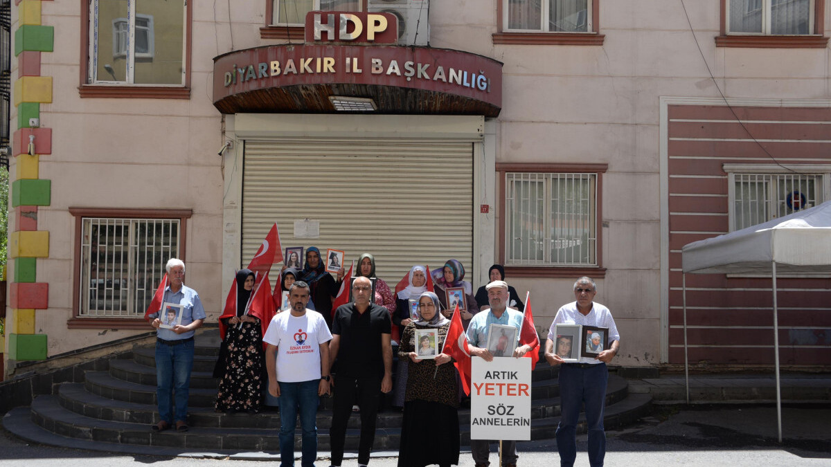 Evlat nöbetinde aile sayısı artıyor! 361’inci aile de geldi