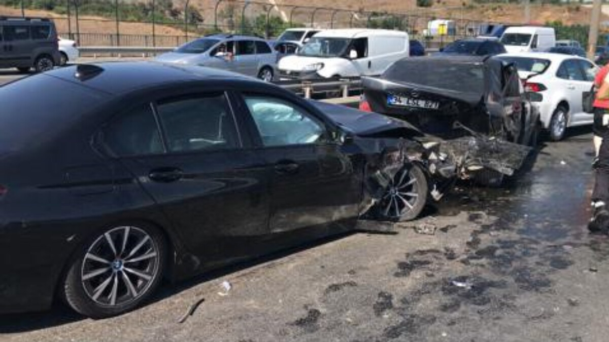 Eyipsultan’da trafik kazası: 5 araç birbirine girdi